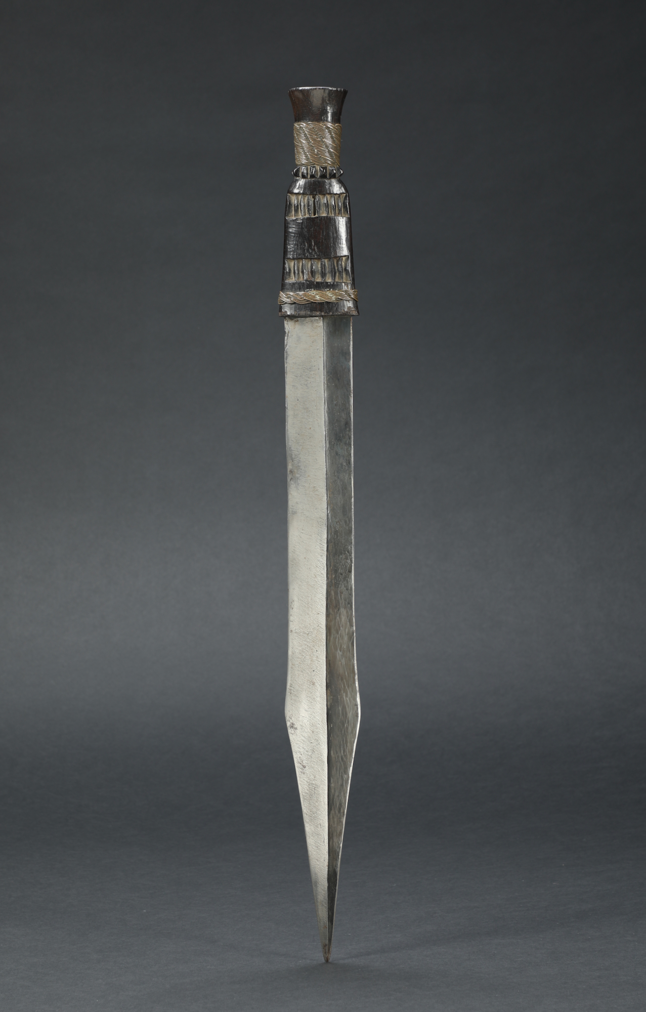 AF651: Shona Sword