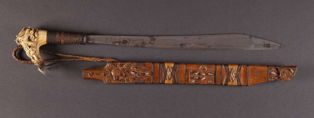 INDO608 : Dayak Mandau Sword