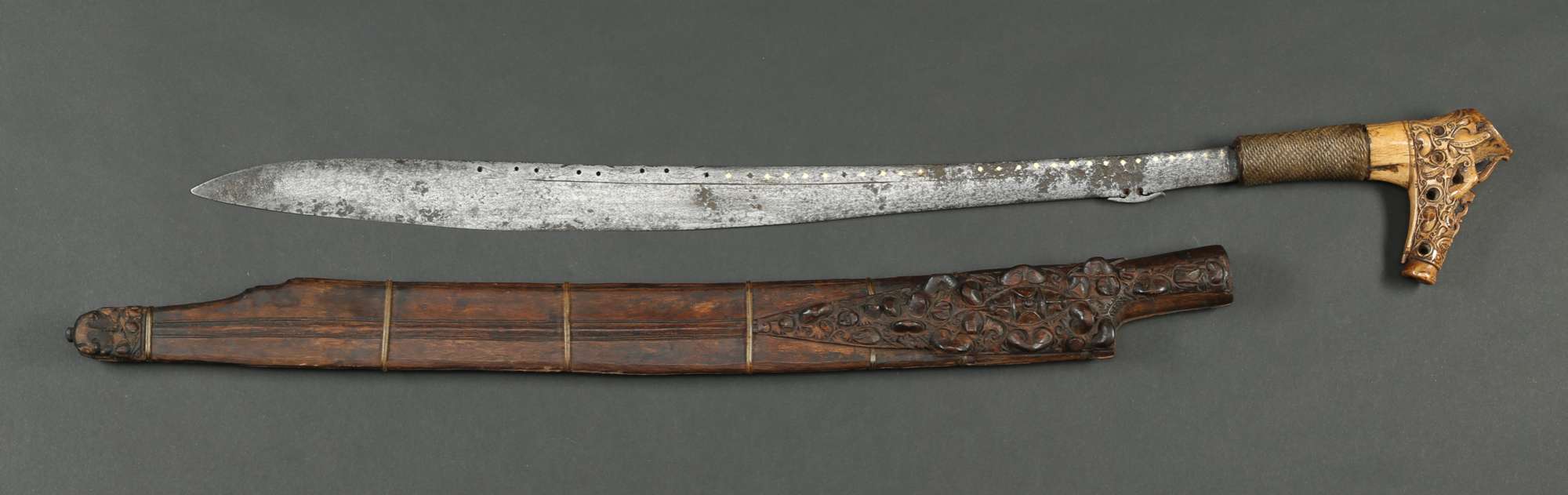 INDO662 : Dayak Mandau Sword