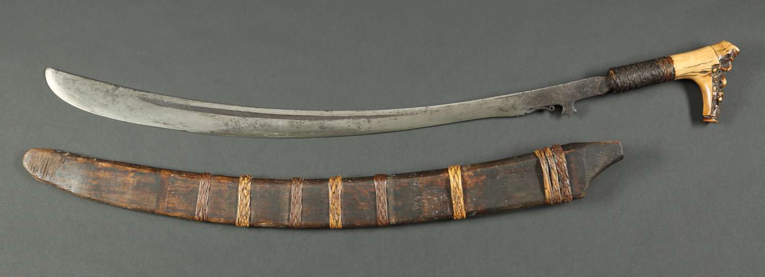 INDO668 : Dayak Langgai Tinggang Sword