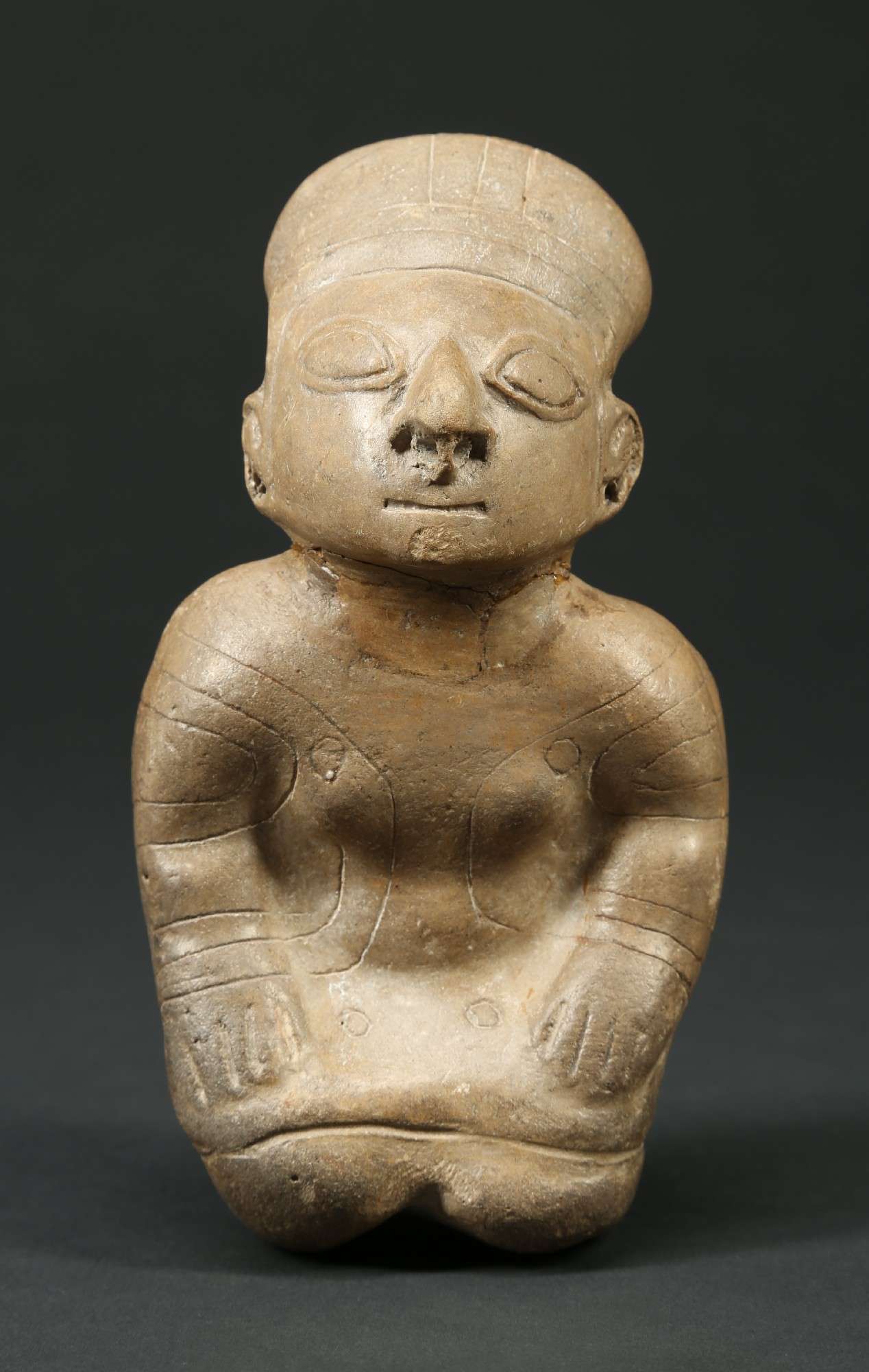 PC420 : Guangala sitting figure